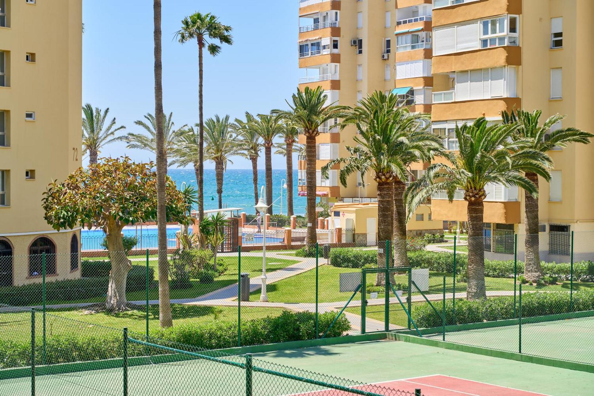 Apartamento Primera Linea Playa Алгаробо-Коста Екстериор снимка